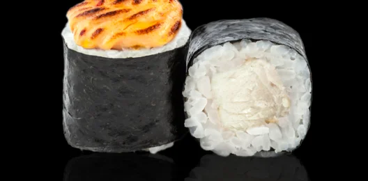 Запеченный ролл с курицей