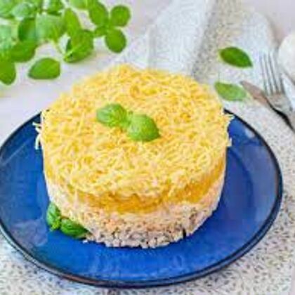 Салат  с филе цыпленка  и ананасом с майонезом