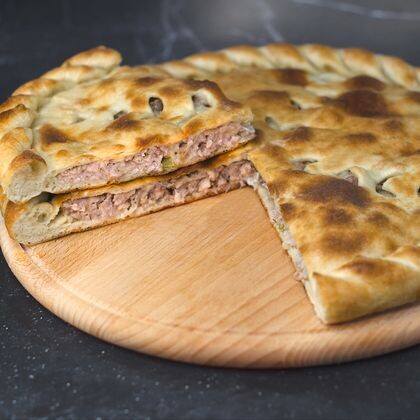 Пирог со свининой и зеленью