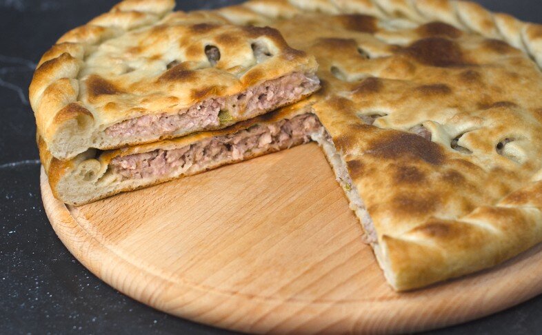 Пирог со свининой и зеленью