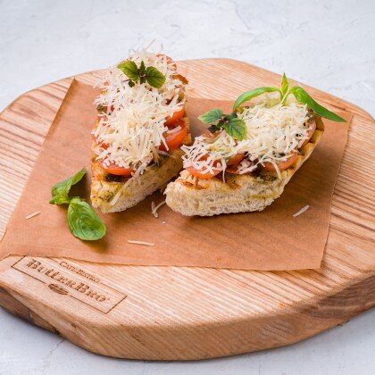 ButterBretta с сыром и томатами