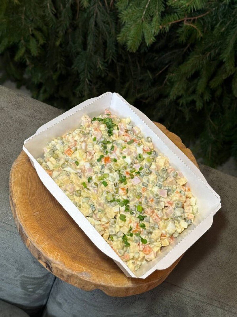 Салат оливье с копченой ветчиной и сыром