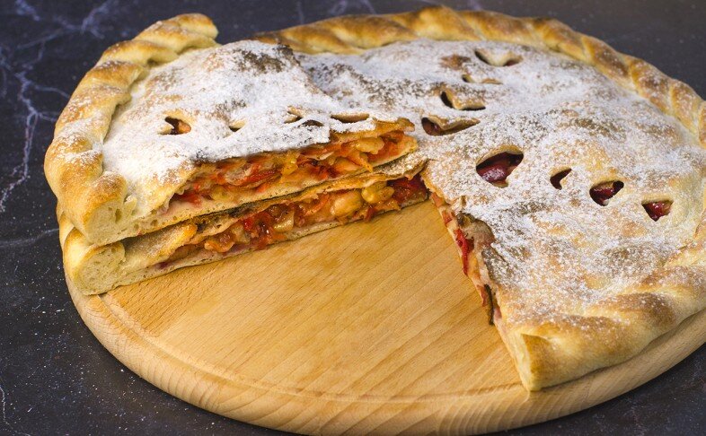 Пирог с яблоками и корицей