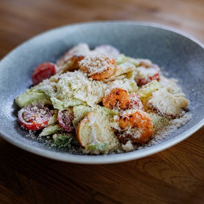 Салат «Цезарь с креветками»