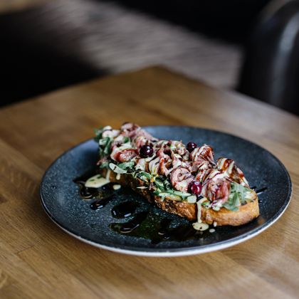 Брускетта с фирменный ростбифом