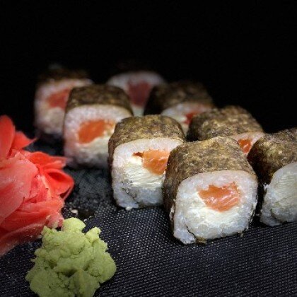 Ролл с лососем