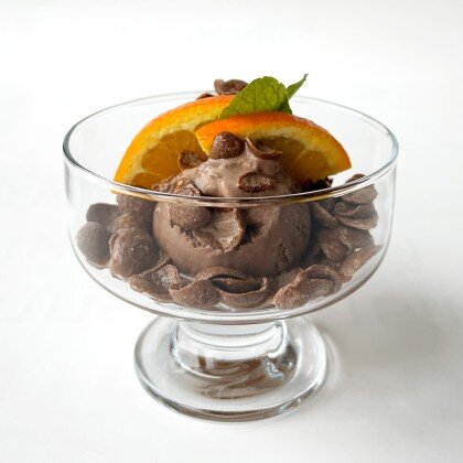 Десерт-мороженое шоколадное с апельсином