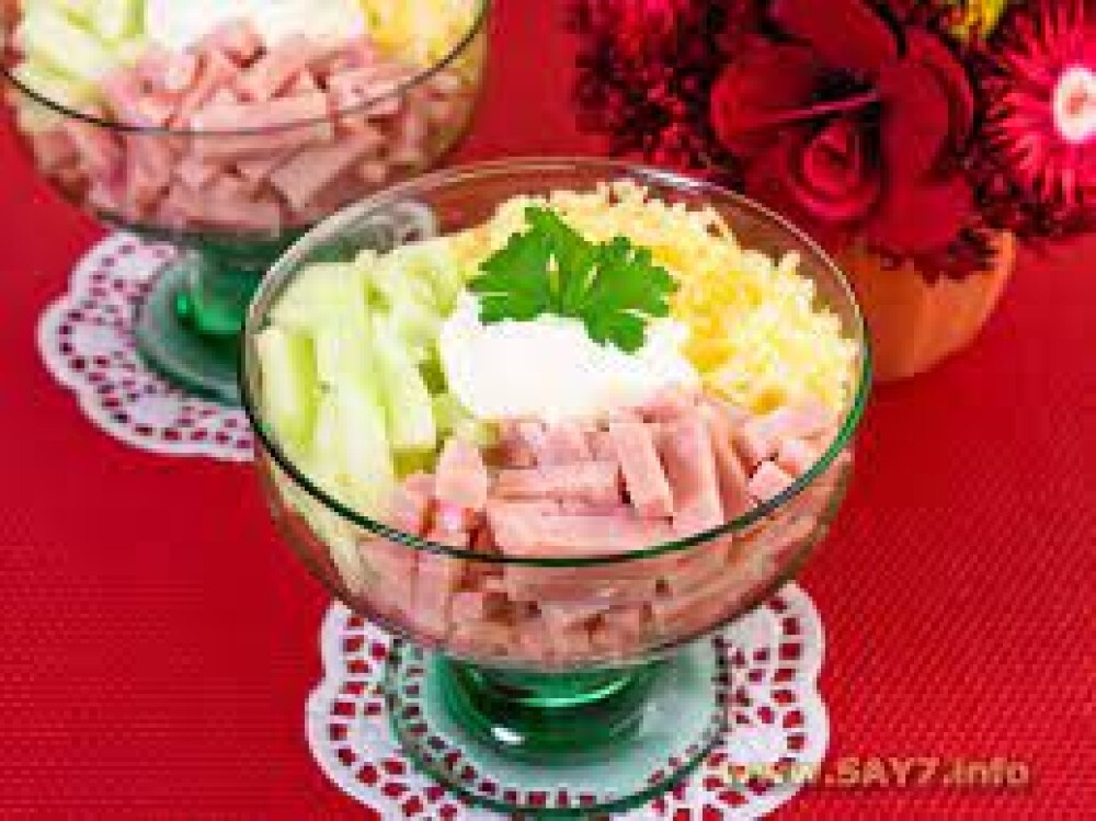 Салат -коктейль с ветчиной и сыром