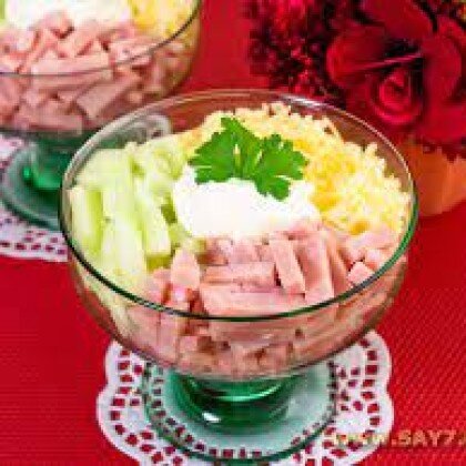 Салат -коктейль с ветчиной и сыром