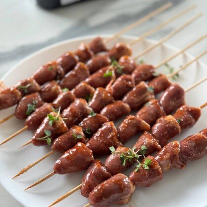 Куриные сердечки на шпажке
