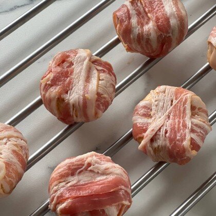 Шампиньоны для гриля в беконе