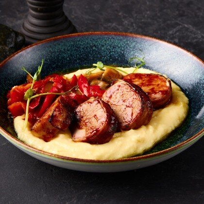 СВИНИНА В БЕКОНЕ С КАРТОФЕЛЕМ И ГРИБАМИ