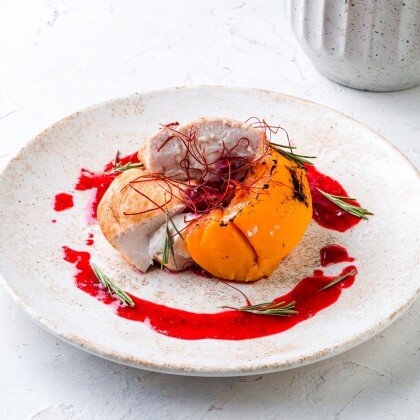 КУРИЦА С ТЫКВОЙ И БРУСНИЧНЫМ СОУСОМ