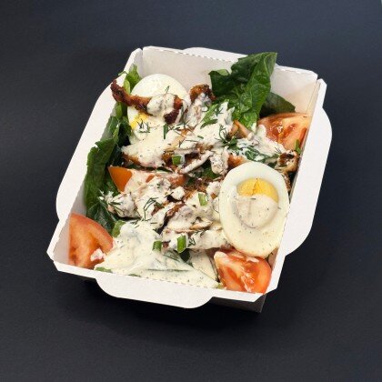 Салат с курицей на гриле