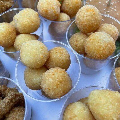 СЫРНЫЕ ШАРИКИ В СТАКАНЕ