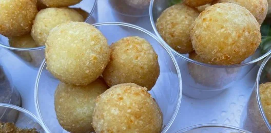 СЫРНЫЕ ШАРИКИ В СТАКАНЕ