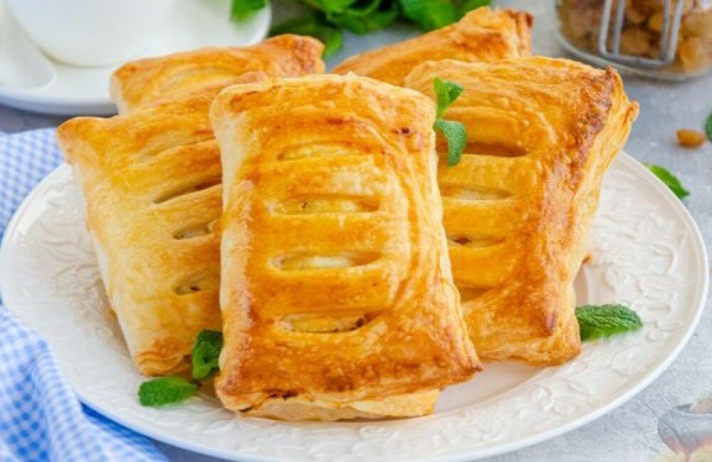 Слойка с фаршем(курино-свиной)