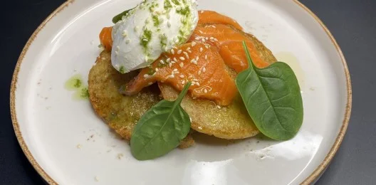 Драники с лососем и сливочным муссом