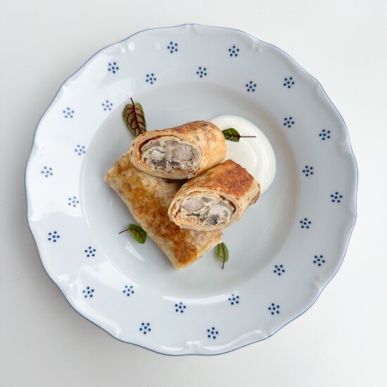 Блинчики с курицей, грибами и сыром (6шт)
(готовый продукт)