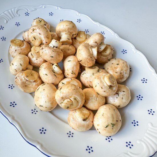 Шампиньоны маринованные (полуфабрикат охлажденный) .