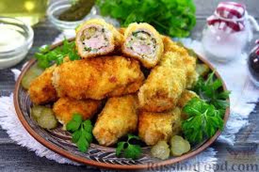 Рулетик из свинины с  начинкой из бекона с грибами