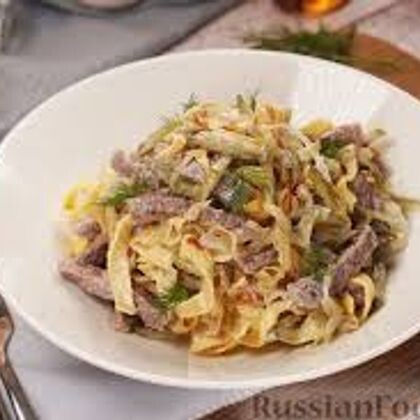 Салат из овощей с ветчиной