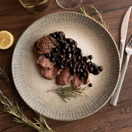 Ростбиф с соусом из голубики