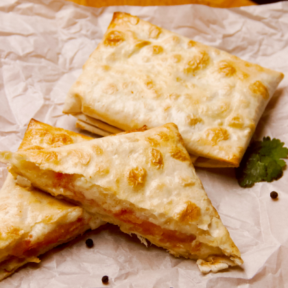 Сулугуни запеченный с томатом