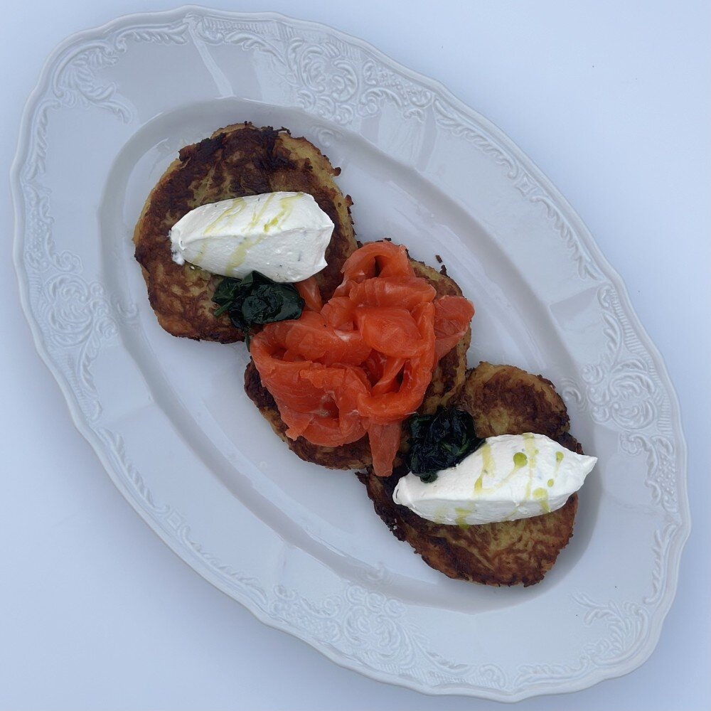 Драники с лососем и сливочным сыром
