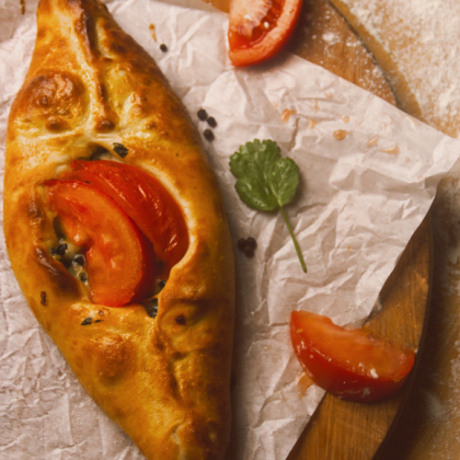 Хаджари со шпинатом и томатом