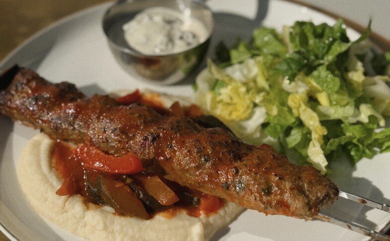 Кебаб из индейки с печеными овощами и лепёшкой роти