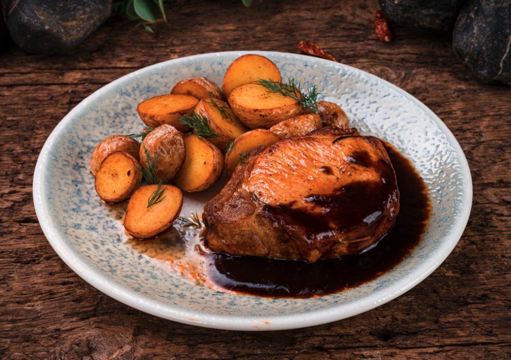 Свиная корейка с розмарином и картофелем
