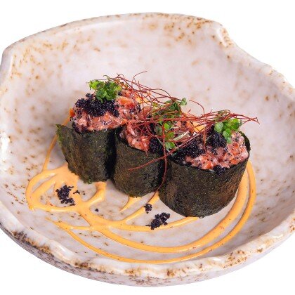 Гункан с лососем