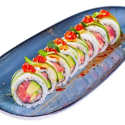 В огурце с тунцом, сурими и пряным соусом