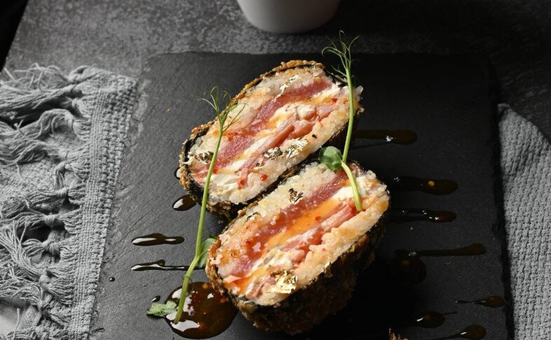 Суши-бургер с тунцом