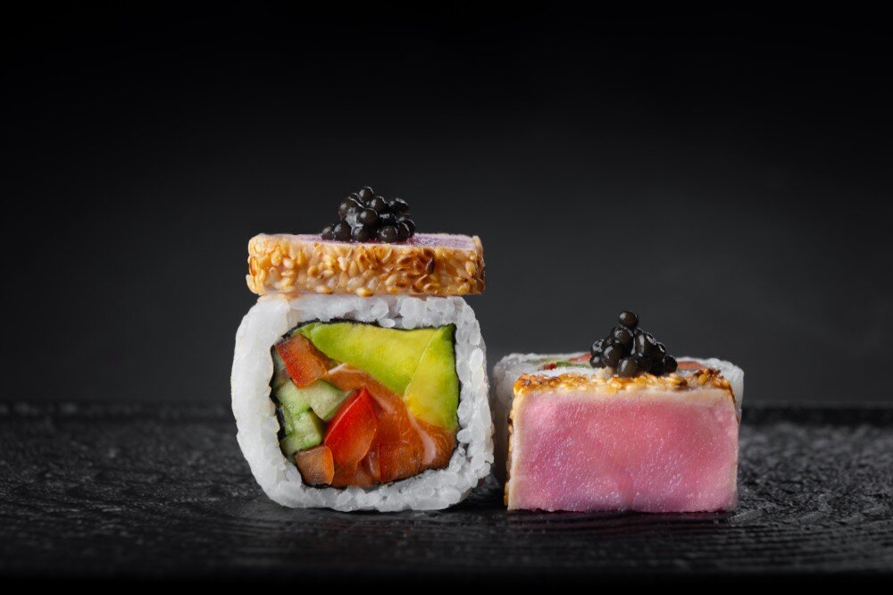 Ролл с тунцом татаки