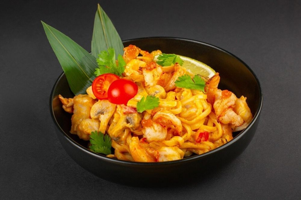 Удон с креветками том ям