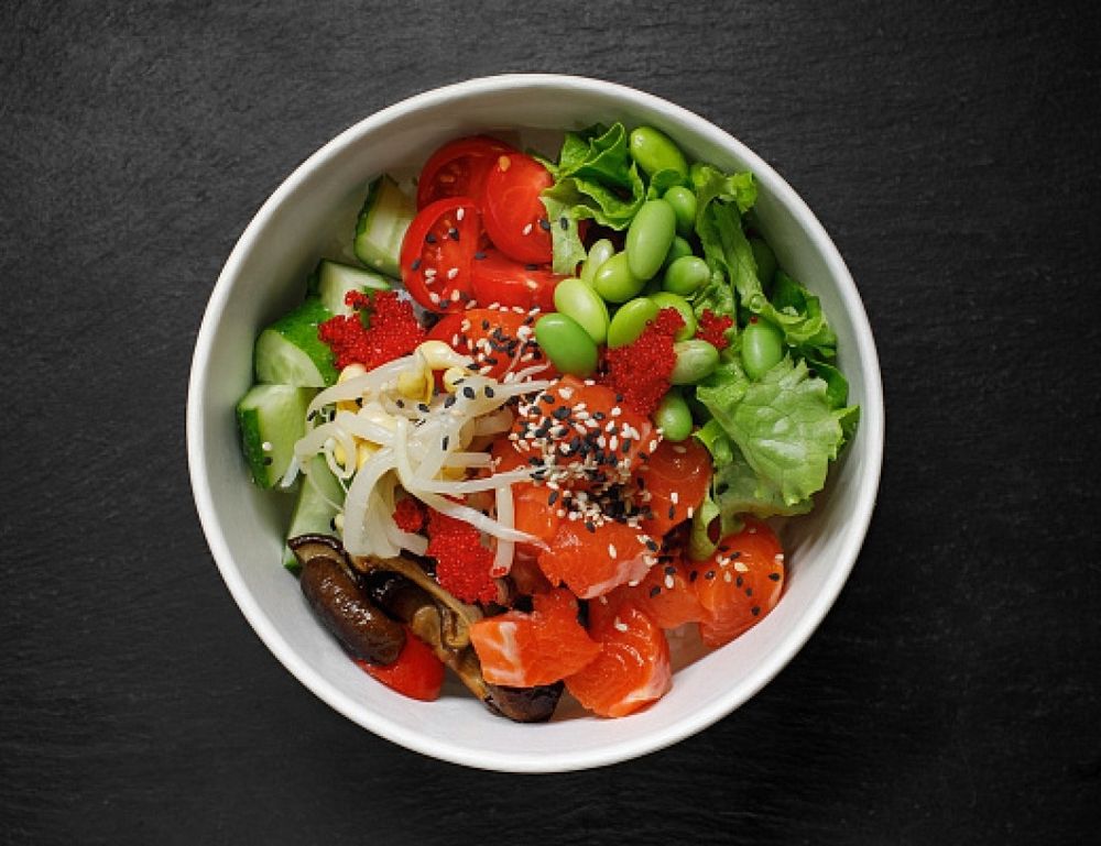 Боул с форелью, рисом и шиитаке