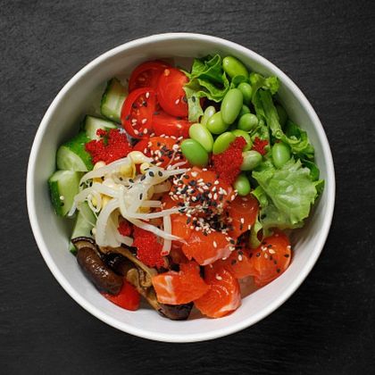 Боул с форелью, рисом и шиитаке