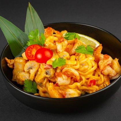 Удон с креветками том ям