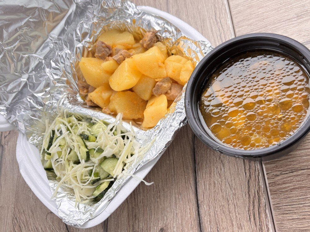 Комбо дня. Тушеный картофель с мясом, салат летний, суп с грибной с курицей и сметаной,