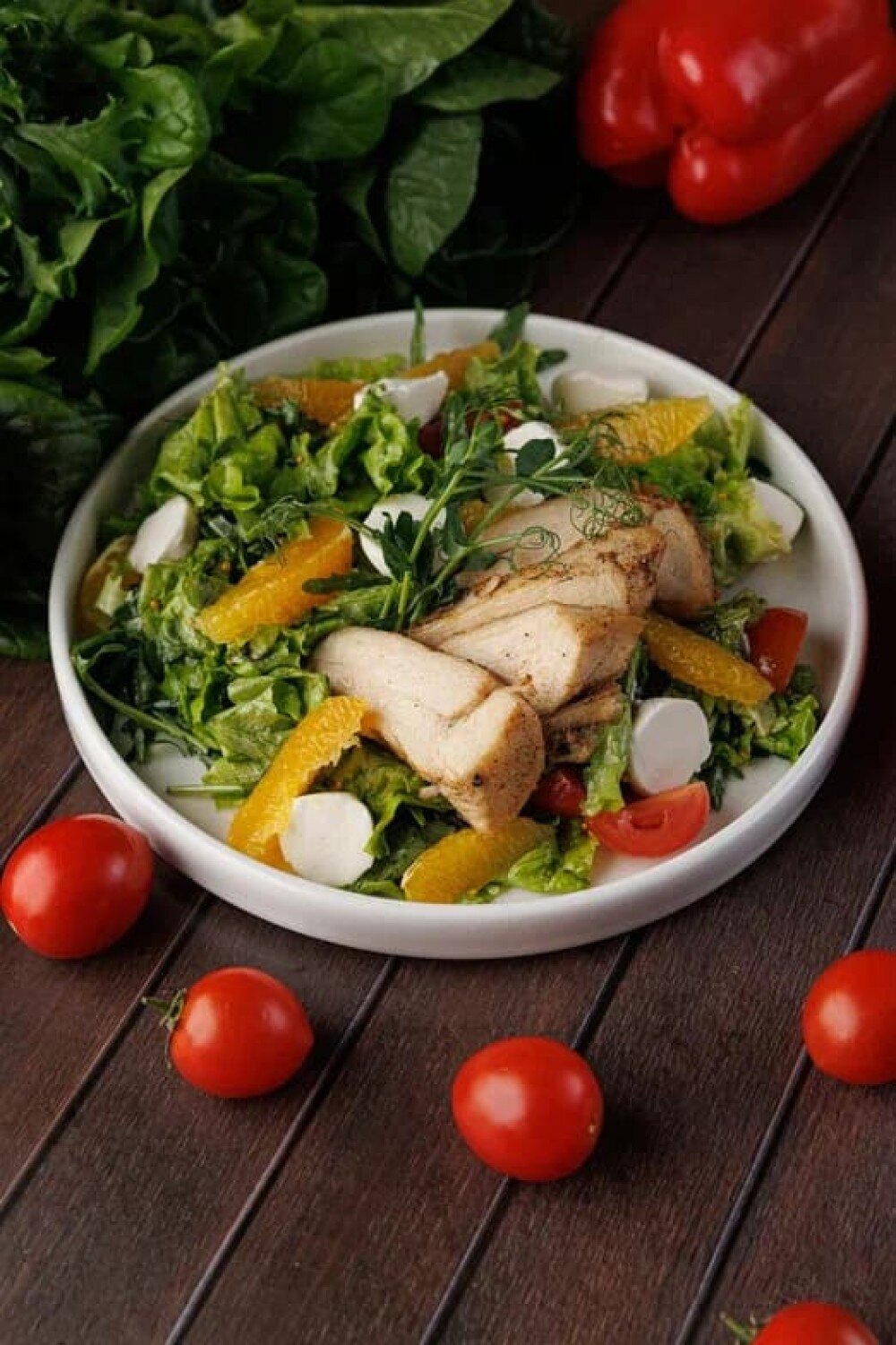 Салат с курочкой и апельсином с медово-горчичной заправкой, 300 гр
