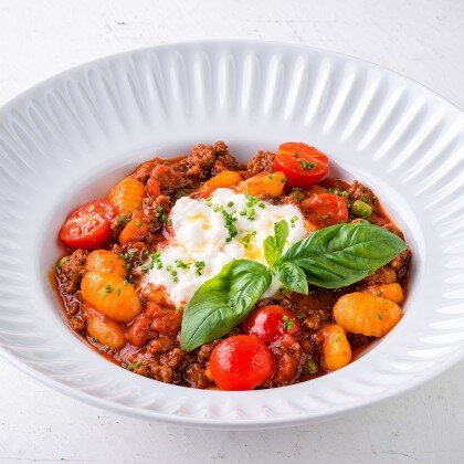 Ньокки с болоньезе из мраморной говядины и страчателлой