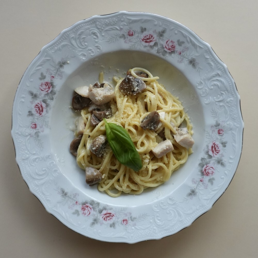 Паста с цыплёнком и грибами