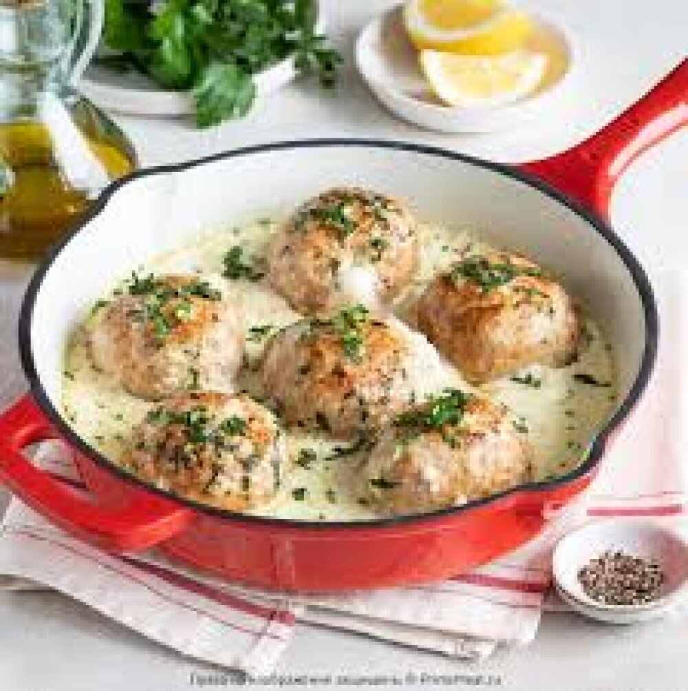 Фрикадельки куриные в белом соусе