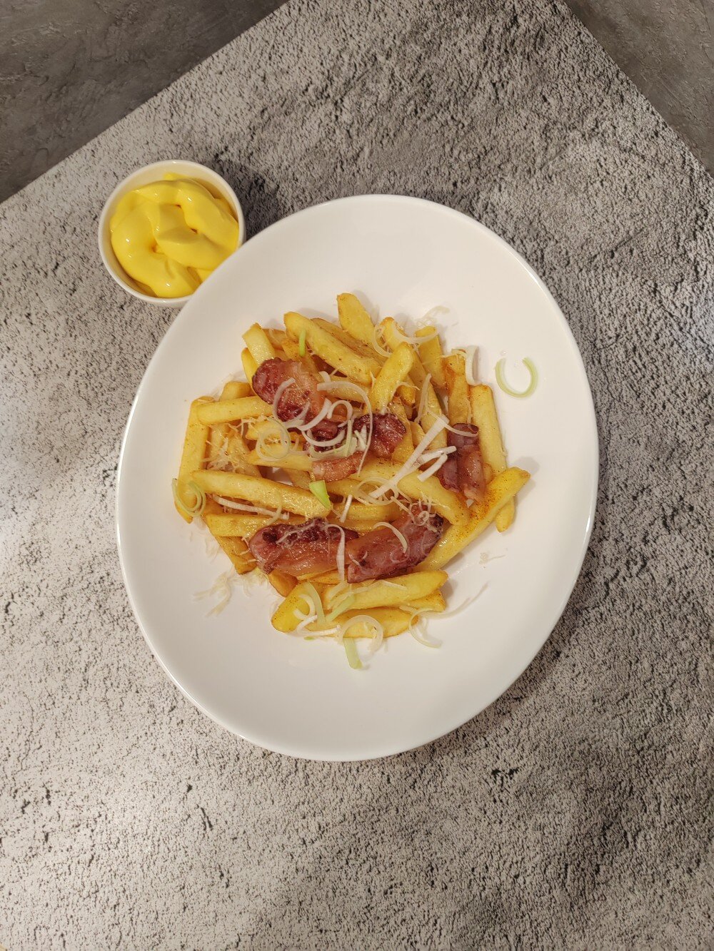 Картофель фри с беконом