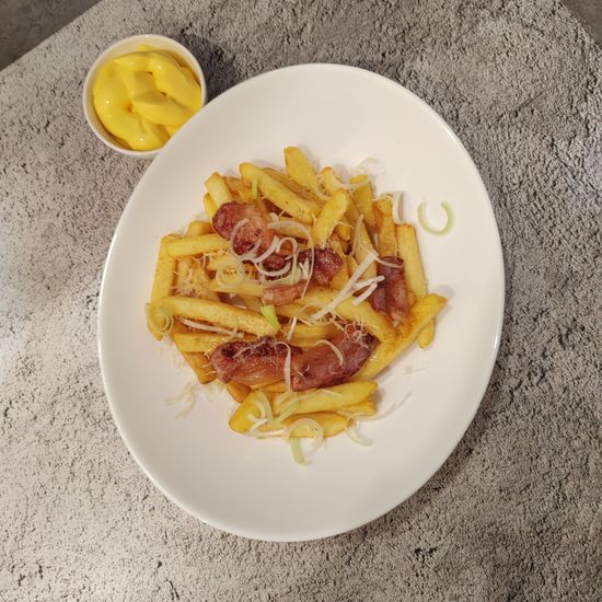 Картофель фри с беконом