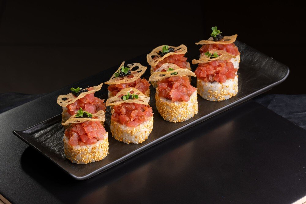 Магуро с томатами конфи