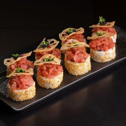 Магуро с томатами конфи