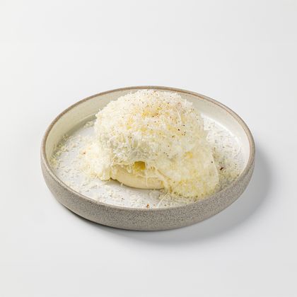 Бифштекс с яйцом и пармезаном